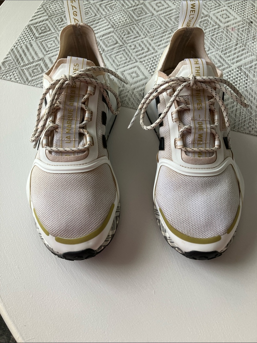 NMD_R1 V3 - Picture 3 of 8